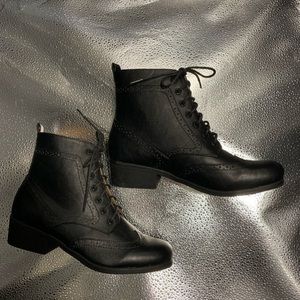 Dollhouse women’s 7.5 black ankle boots